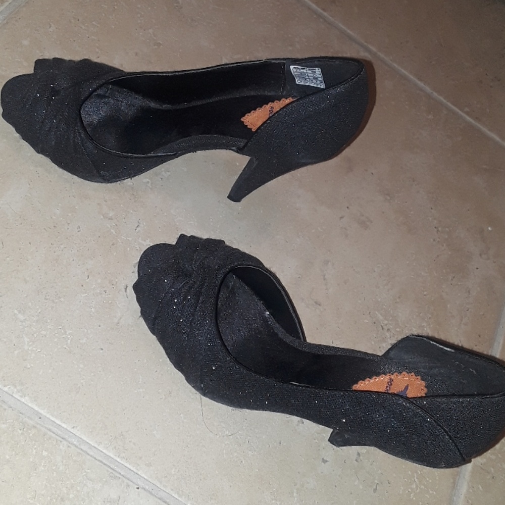 Heels - Picture 4 of 6